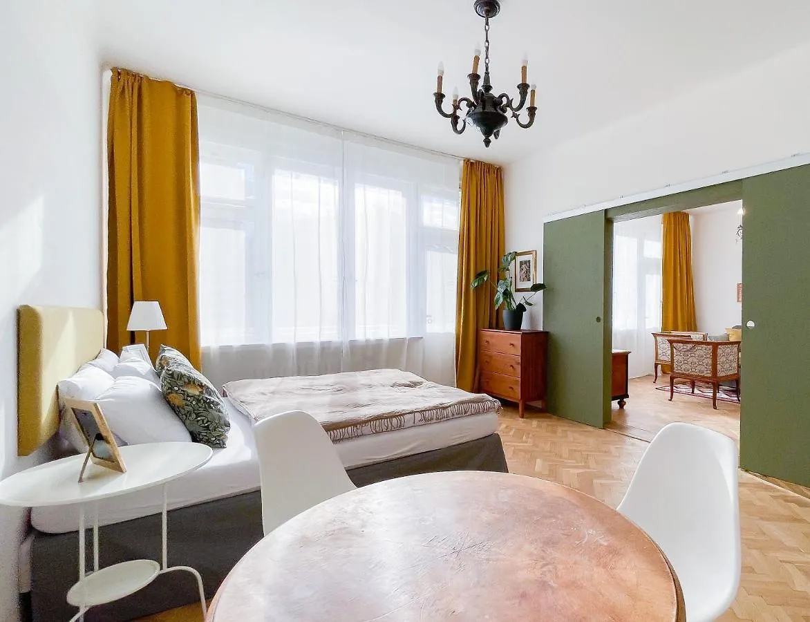 Turnkey I Vintage Terrace Apartment プラハ チェコ