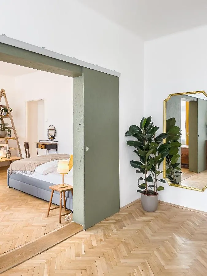 Turnkey I Vintage Terrace Apartment プラハ